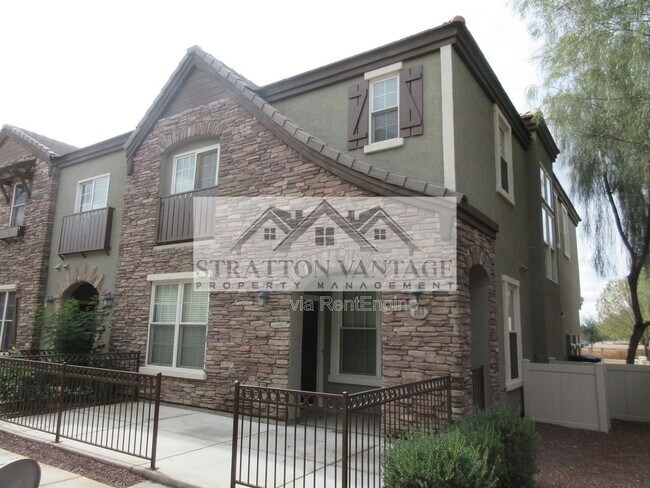 Building Photo - 2741 S Equestrian Dr