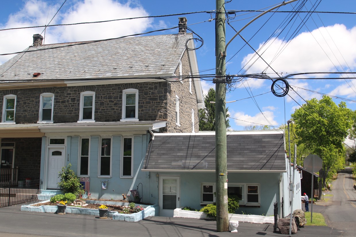 Primary Photo - 3121 Main St
