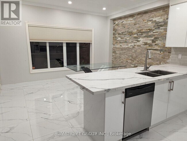 Building Photo - 35 Everett St