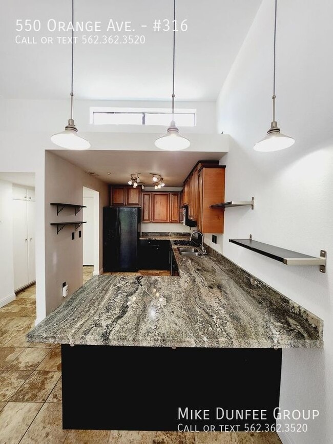 Foto del edificio - 550 Orange Ave