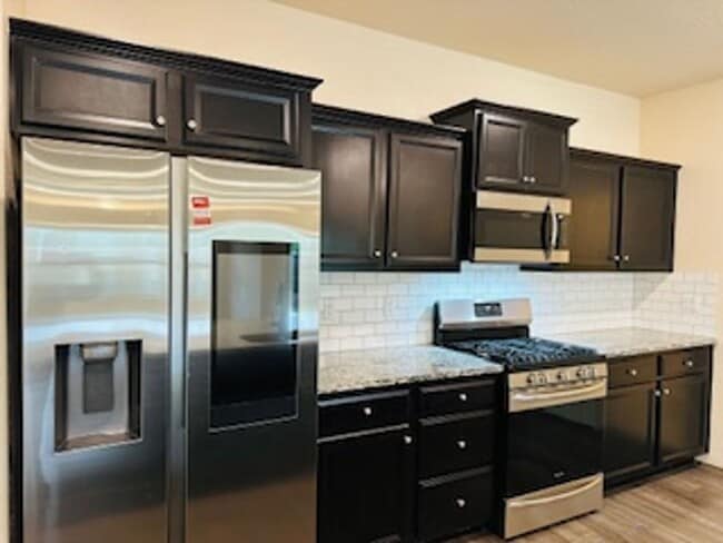 Building Photo - $2,390 Riverstone Community 3 Bd, Hwy 41 & Ave 12, Solar - Timberline Way, Madera