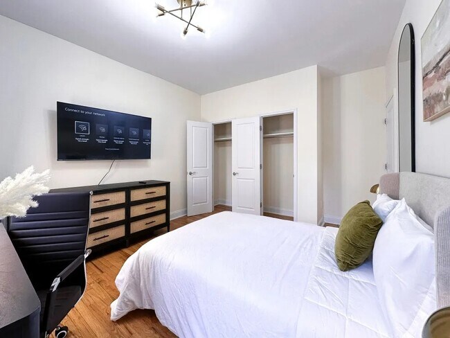 Foto del edificio - Furnished room/NOT APARTMENT