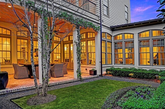 Foto del edificio - 24 Audubon Hollow Ln