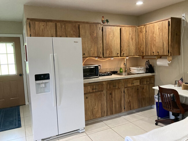 Building Photo - 203 Esther St