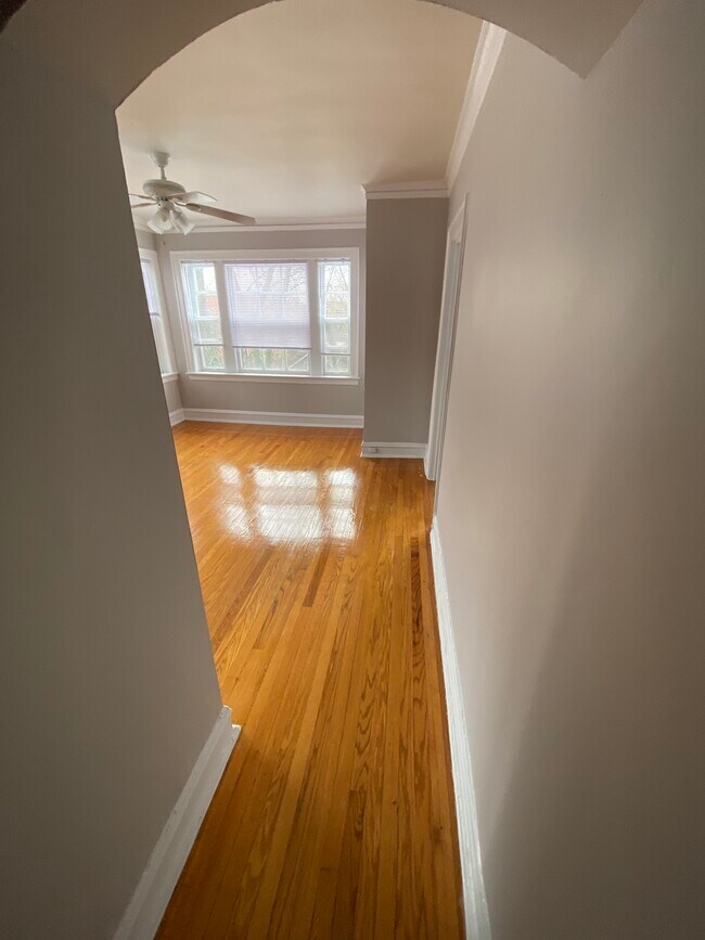 Foto del edificio - 1716 W Albion Ave