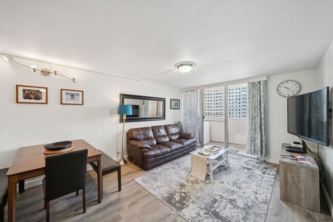 Foto del edificio - Charming central 3BR Condo in Honolulu