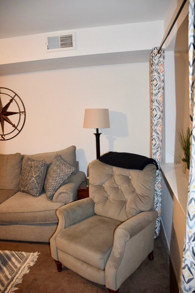 Foto del edificio - 101 Valley Dr