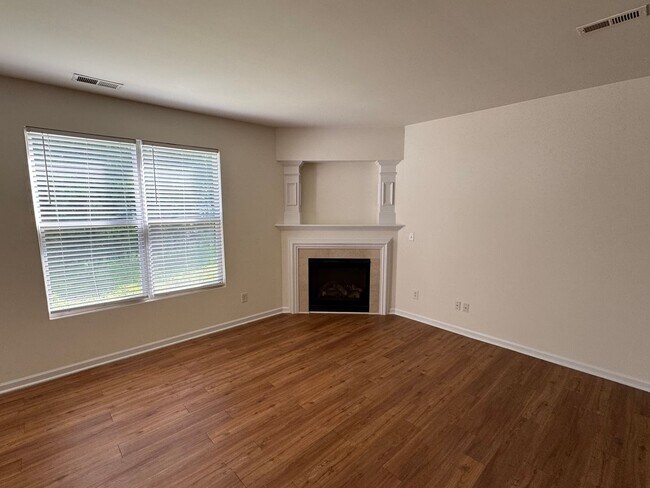 Foto del edificio - 6644 Sequoia Hills Dr