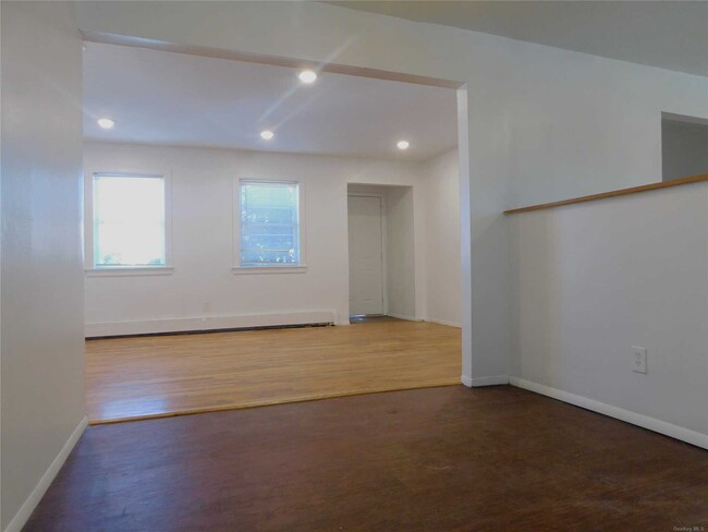 Building Photo - 377 Beachview St