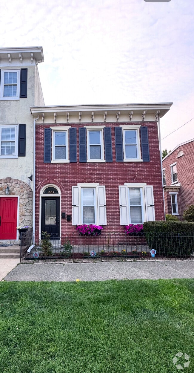 Building Photo - 1703 N Union St
