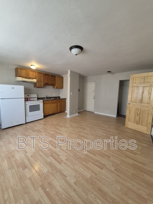 Building Photo - 119 Vanburen Ct
