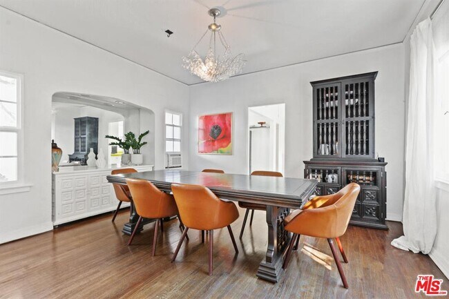 Foto del edificio - 2829 Beachwood Dr