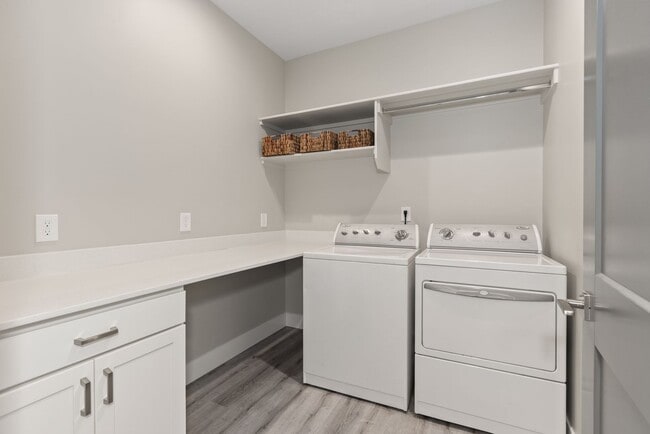 Building Photo - Beautiful Newly built 3 bedroom / 2 bath i...