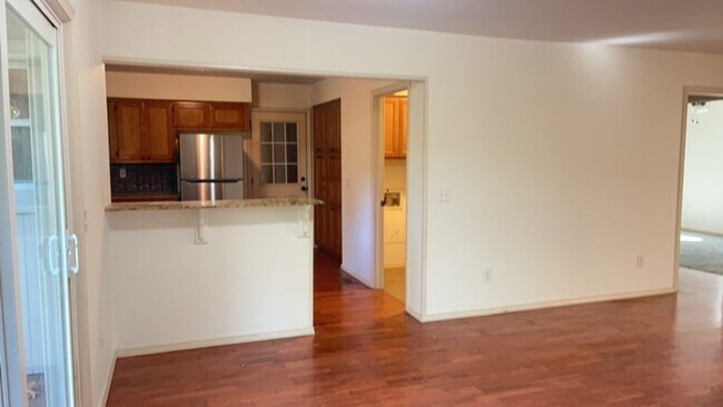 Building Photo - Great 3 Bedroom in Bella Vista!
