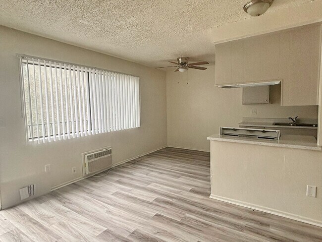 Foto del edificio - 216 Cypress Ave