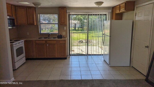 Building Photo - 280 Hollis Dr E