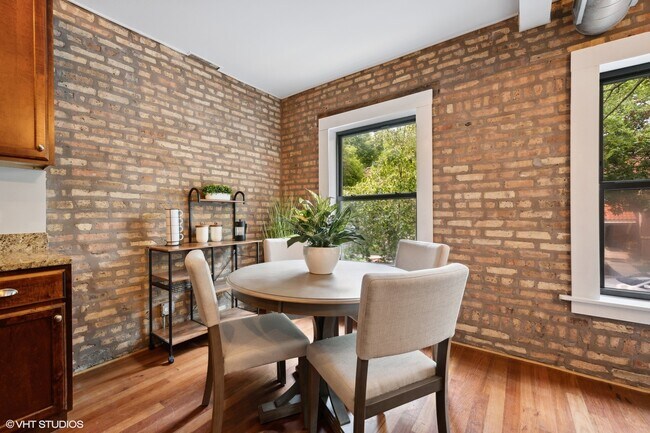 Foto del edificio - 1253 W Roscoe St