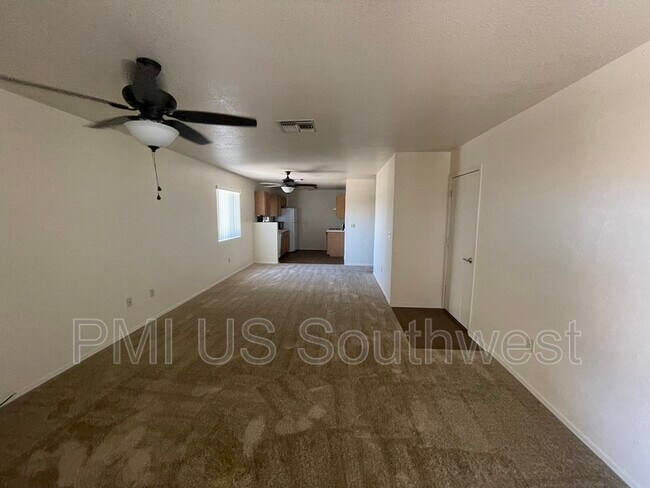 Foto del edificio - 825 Gemstone Ave