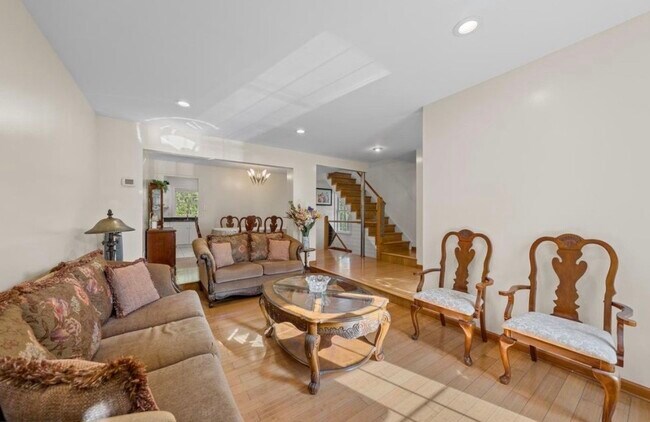 Foto del edificio - 2829 Grovemore Ln