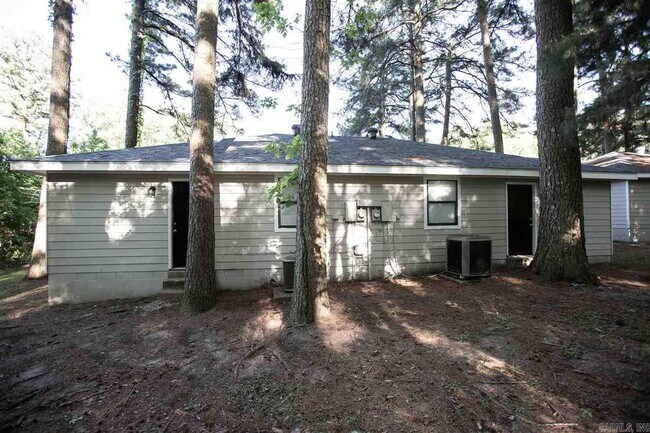 Building Photo - 300 Bellewood Ln