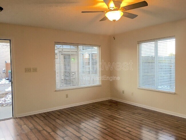 Building Photo - 736 Pine Lake Dr