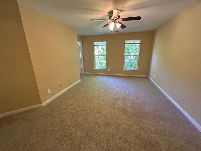 Foto del edificio - Beautiful 4BR Home at the Heart of Convenience and Comfort / Pet-Friendly/ Coming Soon!