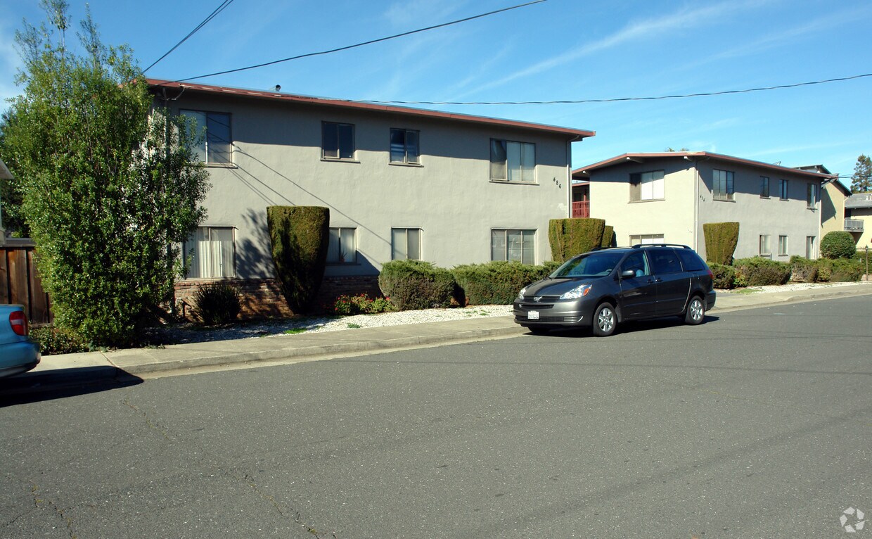 Primary Photo - 484-486 James Rd