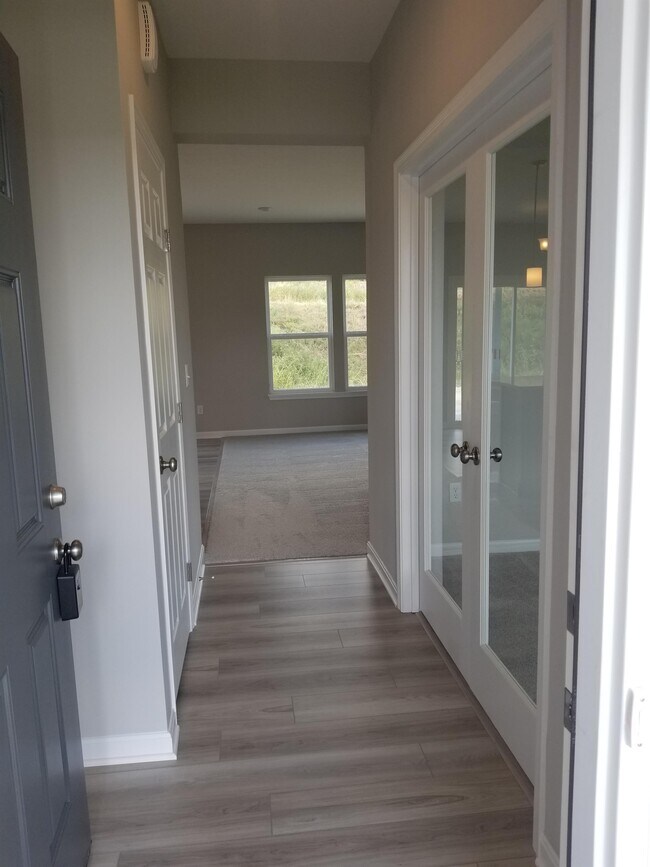 Foto del edificio - 1389 Meadowrun Ln