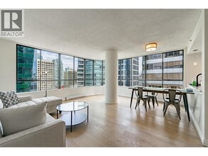 Building Photo - 1060 Alberni St