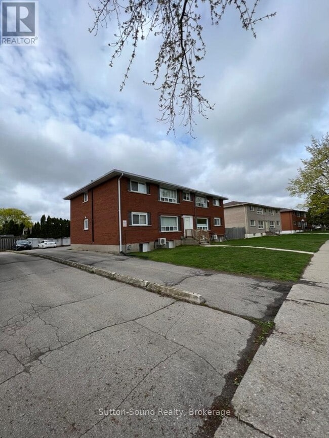 Building Photo - 619 Grey St