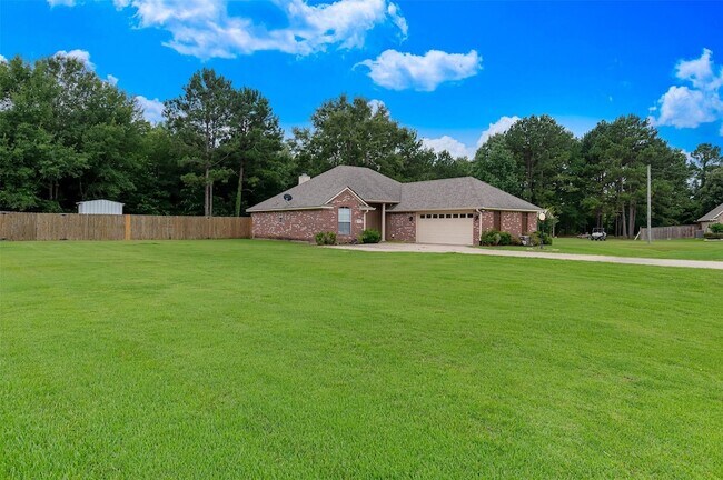 Building Photo - 133 Lone Oak Dr