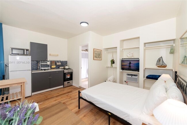 Building Photo - 709 NE 2nd Ct