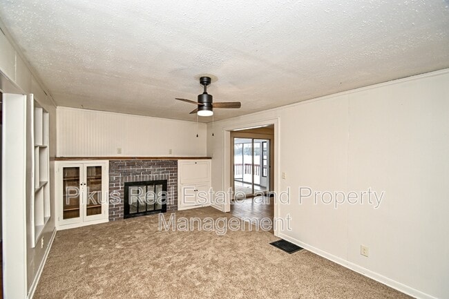 Building Photo - 2227 New Milford Rd