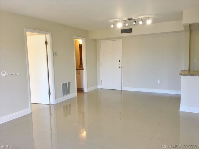 Building Photo - 2 br, 2 bath  - 4805 NW 7th St