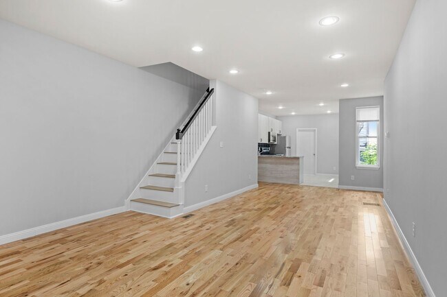 Foto del edificio - ??? NEWLY RENOVATED 3 BEDROOMS & 2.5 BATHS...