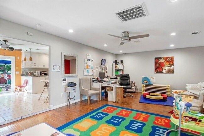 Foto del edificio - 5302 Treaschwig Rd