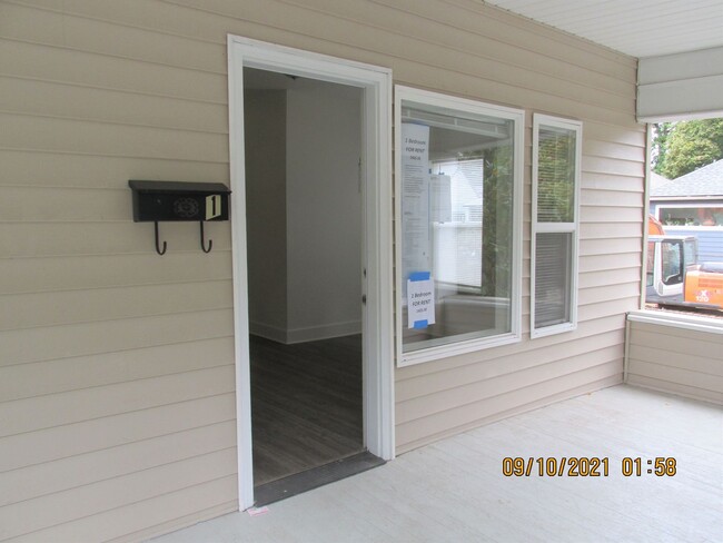 Building Photo - 8525