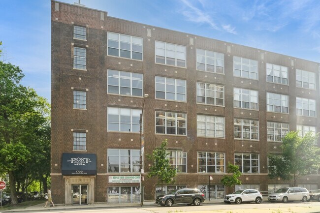 Foto del edificio - 1733 W Irving Park Rd
