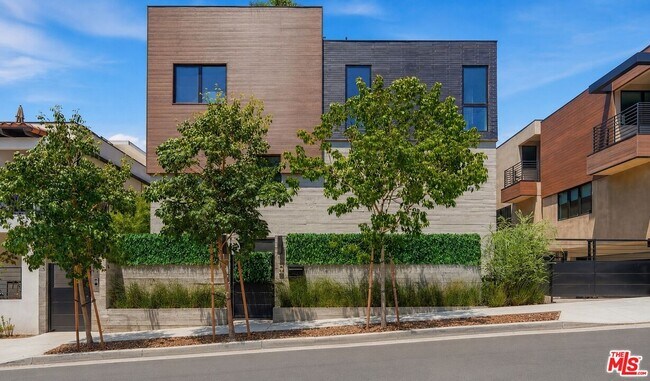 Building Photo - 917 Hilldale Ave