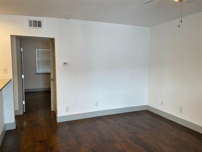 Building Photo - 4633 Fairmount St
