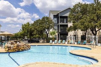 Building Photo - The Legend