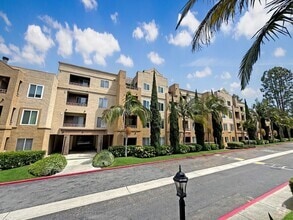 Building Photo - 3550 Lebon Dr