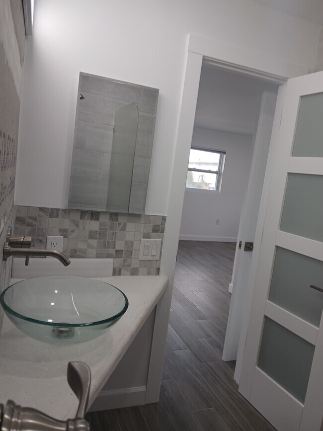 Building Photo - 309 Shore Rd