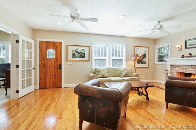 Building Photo - 607 Flamingo Dr