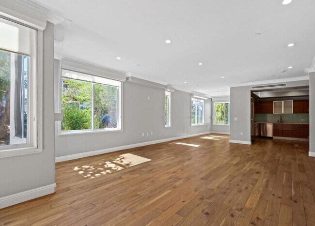 Building Photo - 1283 Havenhurst Dr