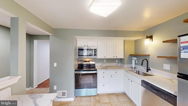 Foto del edificio - 8551 Braxted Ln