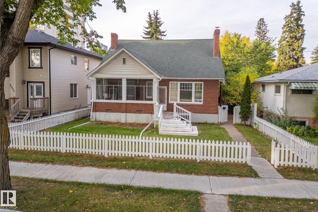 Building Photo - 11010-11081 81 Ave NW