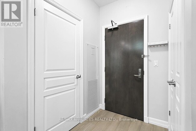 Building Photo - 238-238 Besserer St