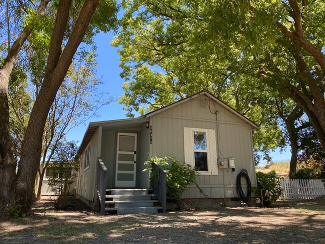 Building Photo - 40478 S River Rd