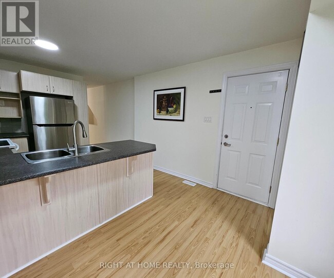 Building Photo - 203 Paseo Private